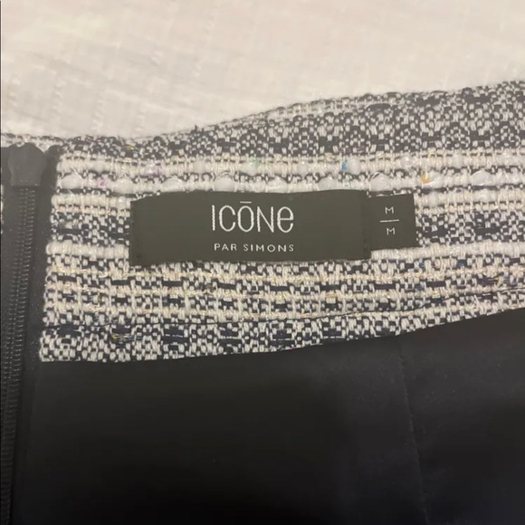 New Chic skirt medium with tag - Picture 10 of 12